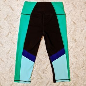 NWOT Victoria Secret Sport Knockout Crop Leggings Size XS